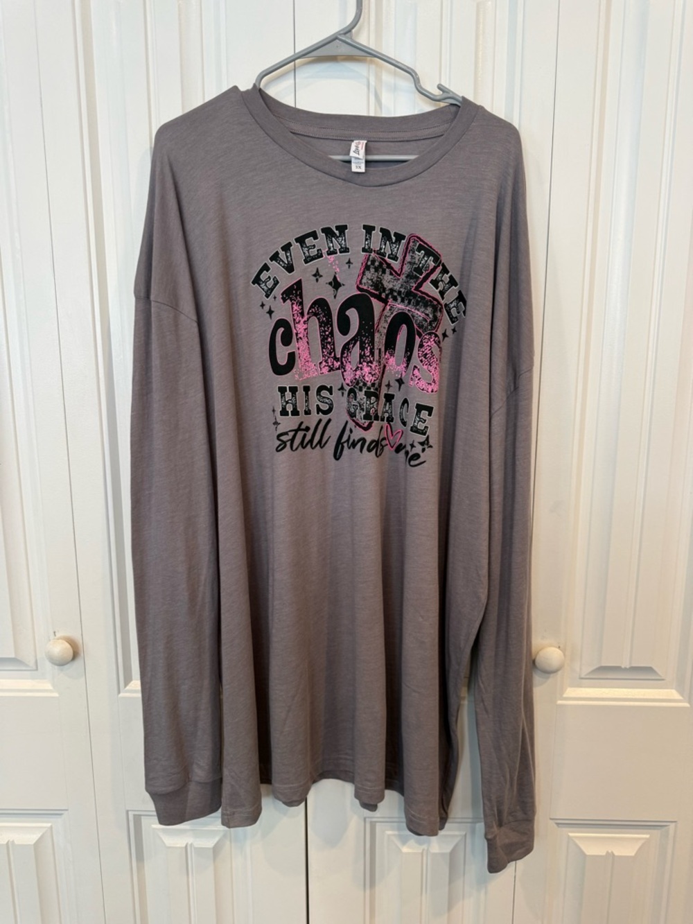 Women’s Long Sleeve Graphic Shirt 3 XL Love In Faith Gray with Pink Accents